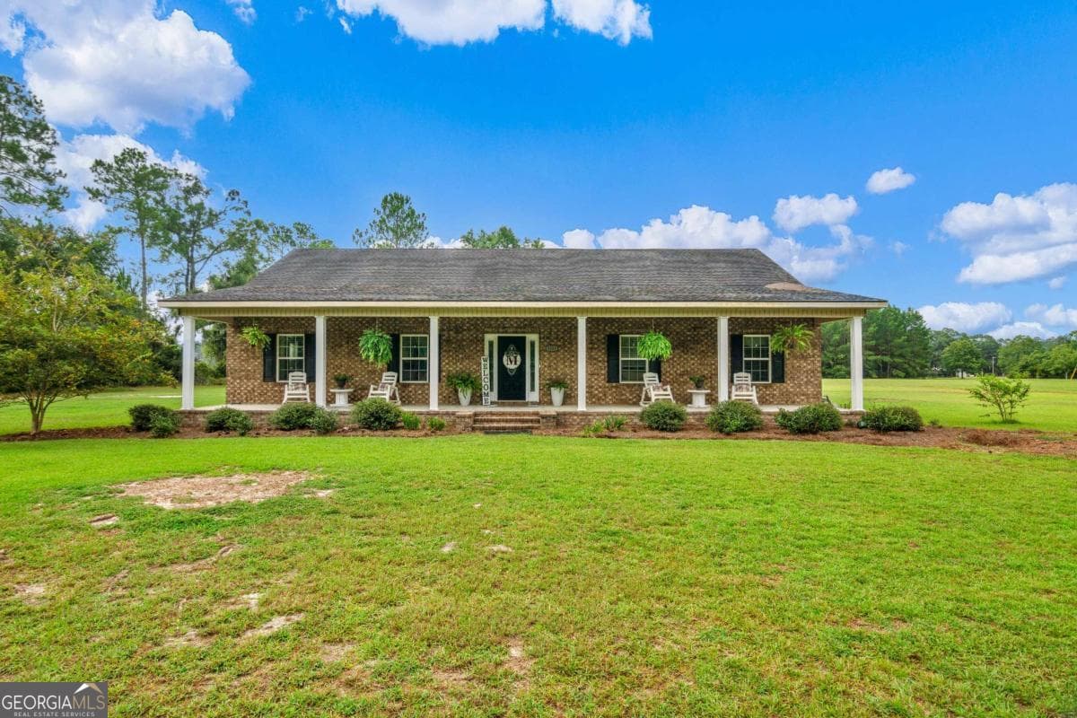 4 bedroom, 2 bathroom, 3,000 sq ft single family residence sold at 1821 Kellers Road, Blackshear, GA 31516