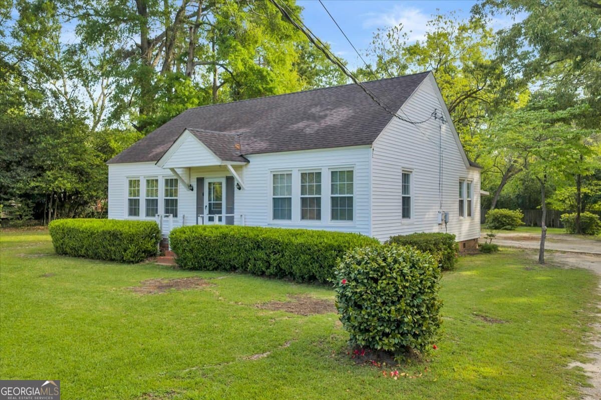2 bedroom, 1 bathroom, 1,176 sq ft single family residence for sale at 425 S 3rd Street, Vienna, GA 31092 — photo 2