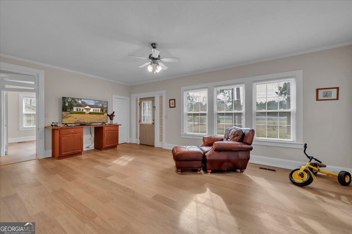 2 bedroom, 1 bathroom, 1,176 sq ft single family residence for sale at 425 S 3rd Street, Vienna, GA 31092 — photo 6