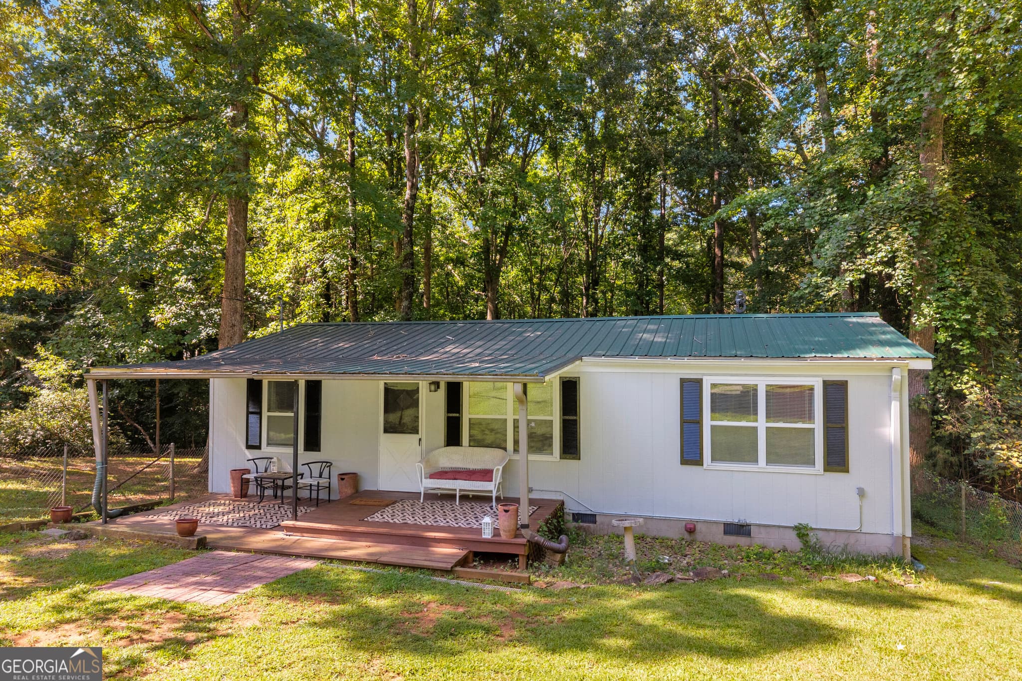 3 bedroom, 2 bathroom, 960 sq ft manufactured home,single family residence for sale at 121 Lake View Court, Lavonia, GA 30553 — photo 1 of 23