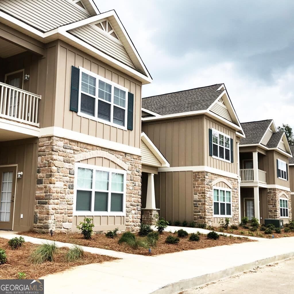 2 bedroom, 2 bathroom apartment for rent at 75 Woodlawn Drive M12, Dublin, GA 31021 for $1,550 a month — photo 2