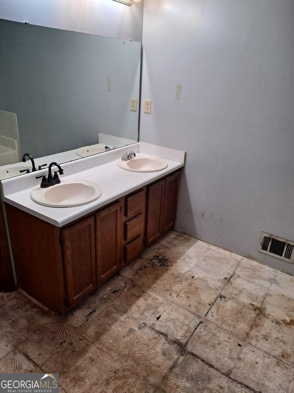 3 bedroom, 2 bathroom, 1,504 sq ft single family residence for sale at 787 Tuesday Way, Jonesboro, GA 30238 — photo 3