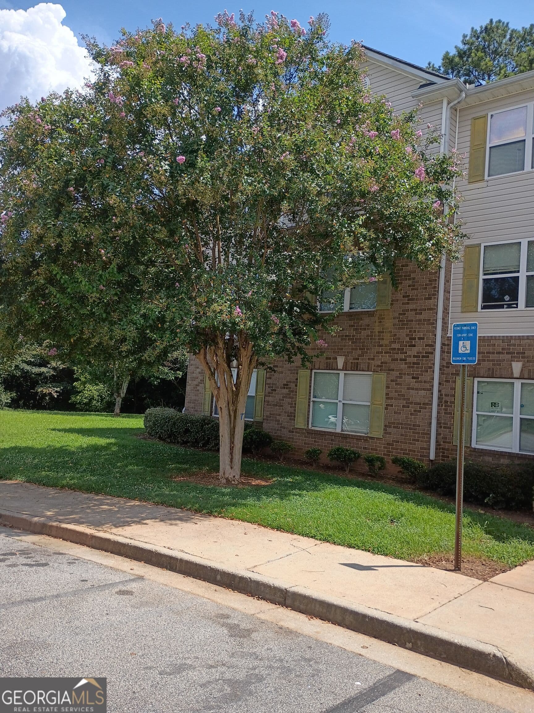 3 bedroom, 2 bathroom, 1,292 sq ft condominium for sale at 6304 Waldrop Place, Decatur, GA 30034 — photo 7