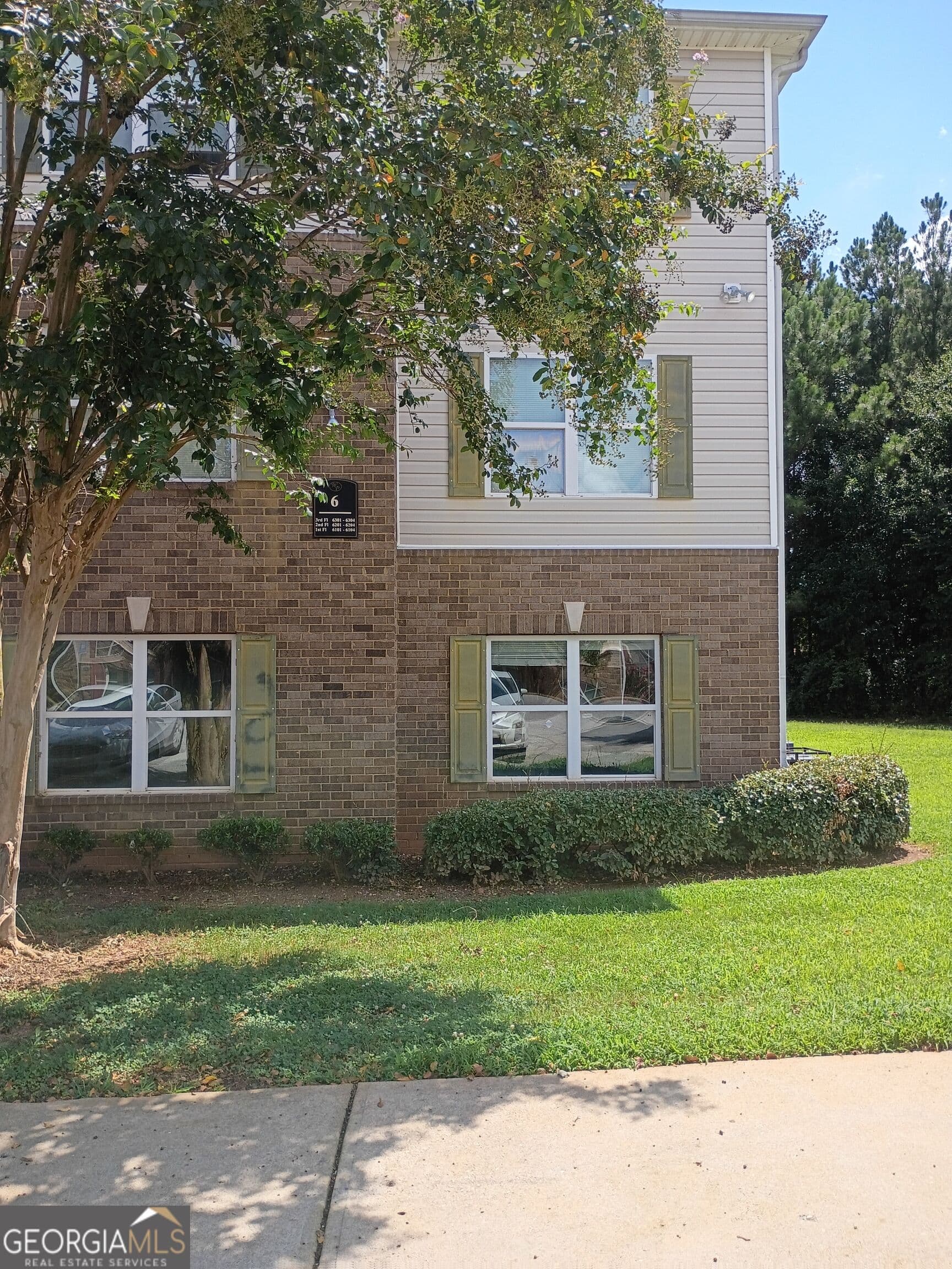 3 bedroom, 2 bathroom, 1,292 sq ft condominium for sale at 6304 Waldrop Place, Decatur, GA 30034 — photo 3