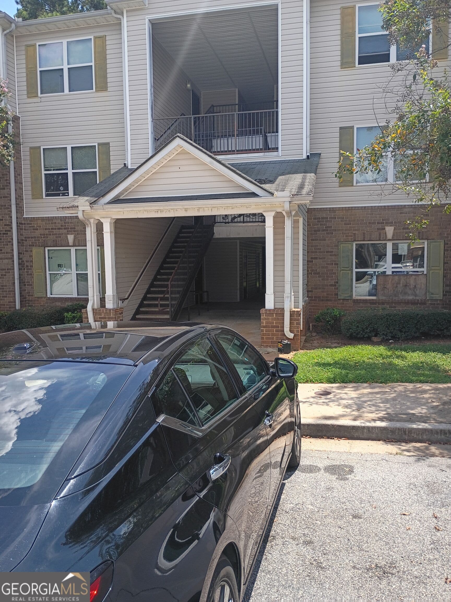 3 bedroom, 2 bathroom, 1,292 sq ft condominium for sale at 6304 Waldrop Place, Decatur, GA 30034