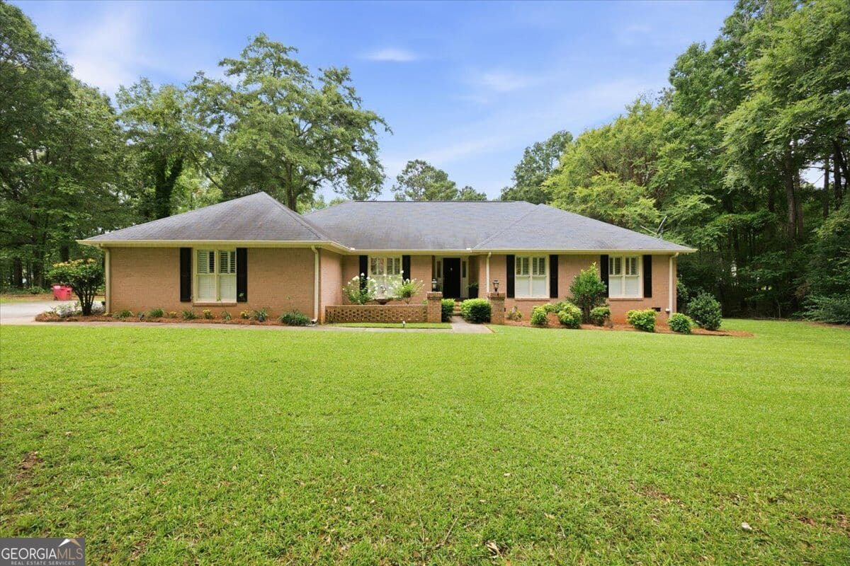 3 bedroom, 2.5 bathroom, 2,406 sq ft single family residence for sale at 595 Heritage Drive, Macon, GA 31210 — photo 2