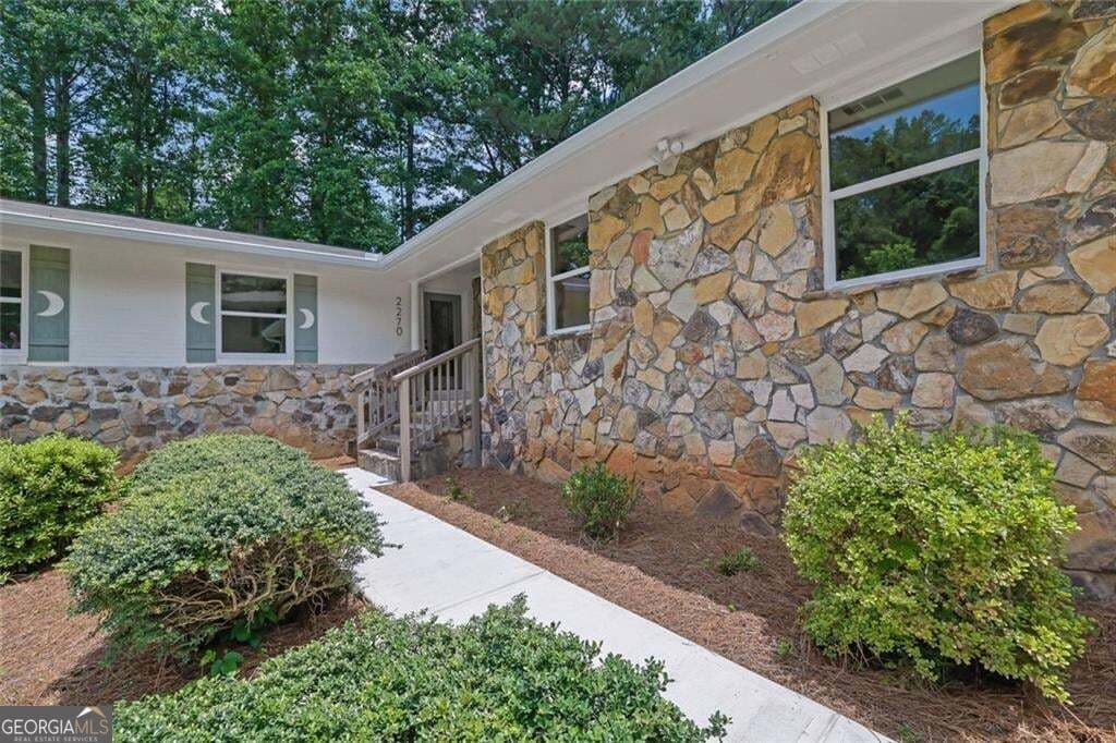 4 bedroom, 2 bathroom, 2,526 sq ft single family residence for sale at 2270 Addison Road, Marietta, GA 30066 — photo 4
