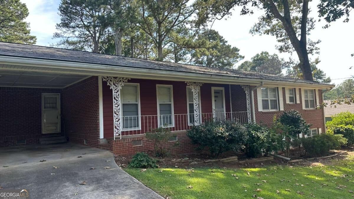 3 bedroom, 2 bathroom, 1,516 sq ft single family residence for sale at 5574 Laurel Lane, Lilburn, GA 30047 — photo 2