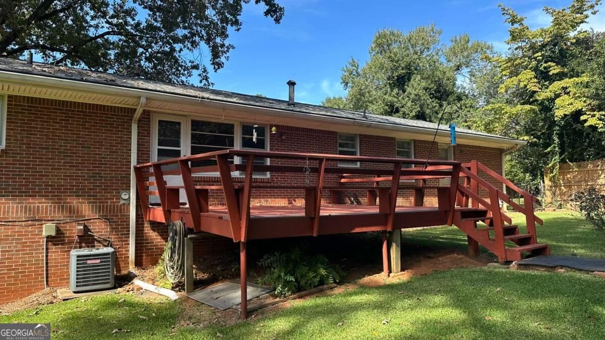 3 bedroom, 2 bathroom, 1,516 sq ft single family residence for sale at 5574 Laurel Lane, Lilburn, GA 30047 — photo 6