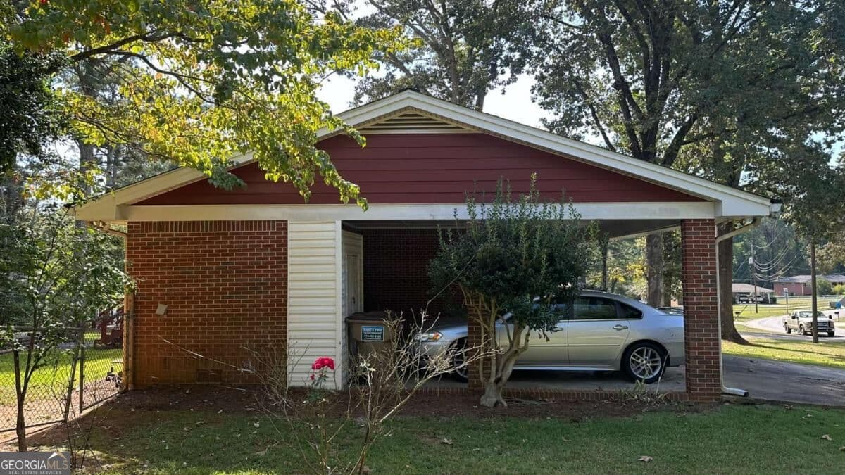3 bedroom, 2 bathroom, 1,516 sq ft single family residence for sale at 5574 Laurel Lane, Lilburn, GA 30047 — photo 3