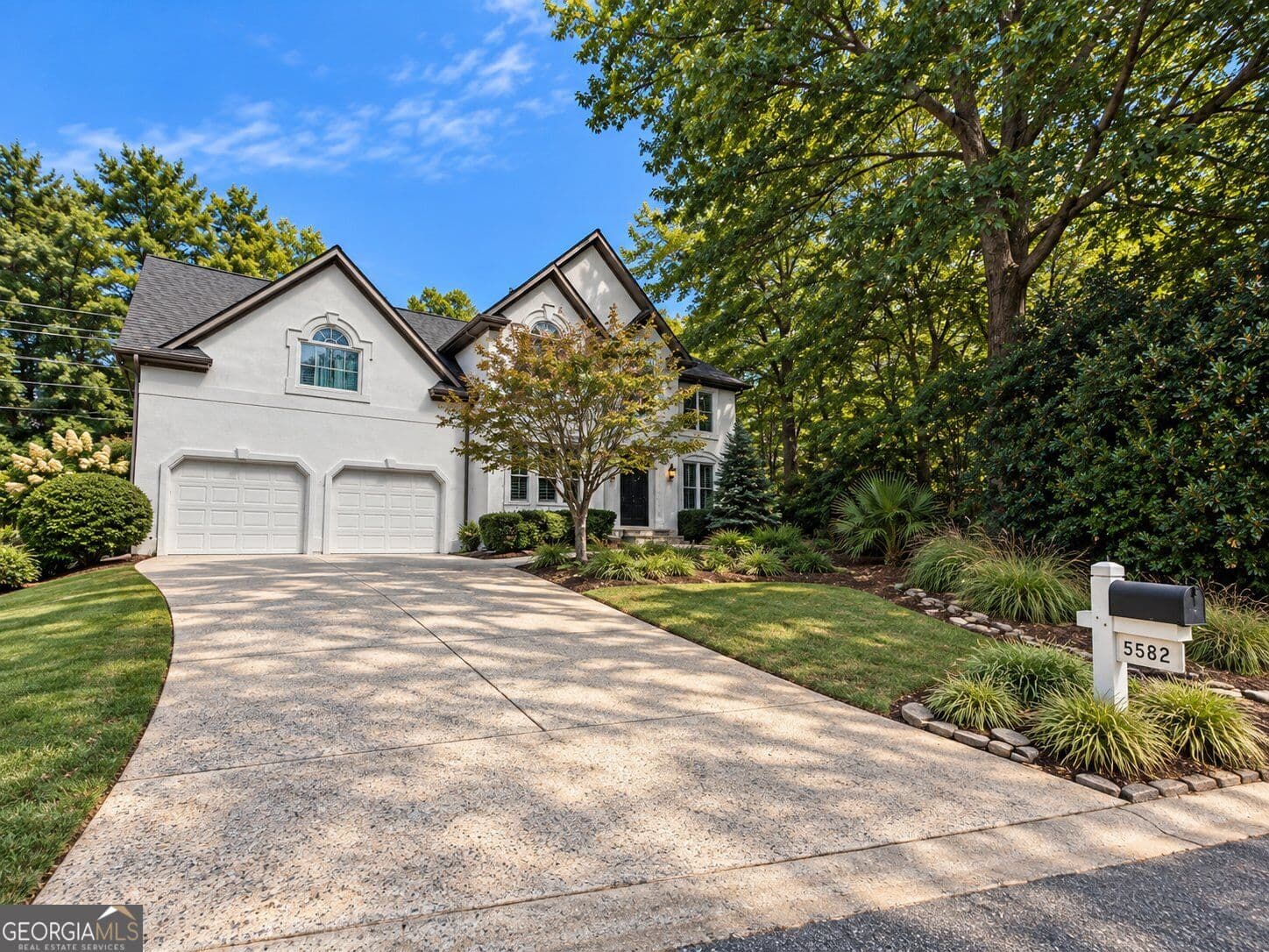 4 bedroom, 2.5 bathroom, 3,067 sq ft single family residence for sale at 5582 Fallsbrook Trace, Acworth, GA 30101 — photo 2