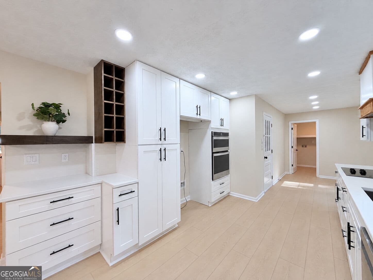 5 bedroom, 3 bathroom, 2,162 sq ft single family residence for sale at 1282 La Mesa Drive, Lawrenceville, GA 30043 — photo 3