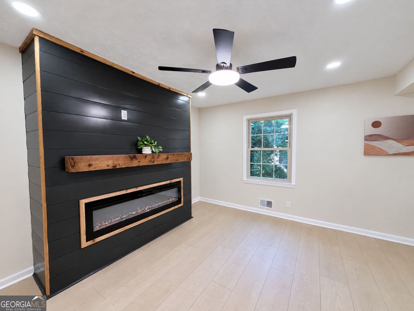 5 bedroom, 3 bathroom, 2,162 sq ft single family residence for sale at 1282 La Mesa Drive, Lawrenceville, GA 30043 — photo 9