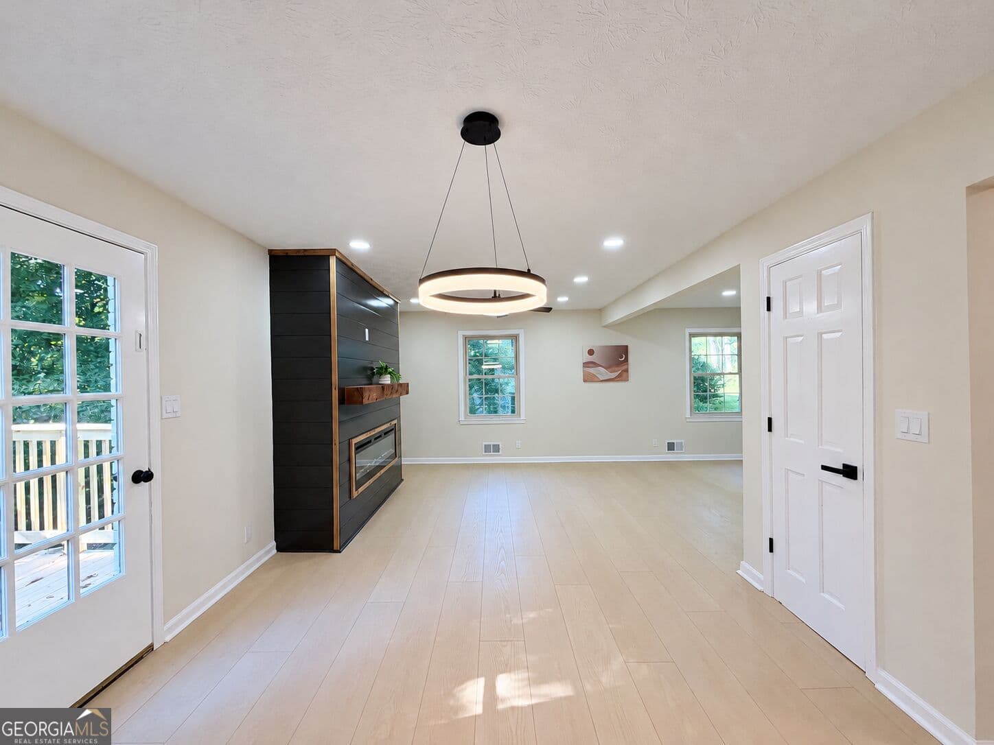 5 bedroom, 3 bathroom, 2,162 sq ft single family residence for sale at 1282 La Mesa Drive, Lawrenceville, GA 30043 — photo 8