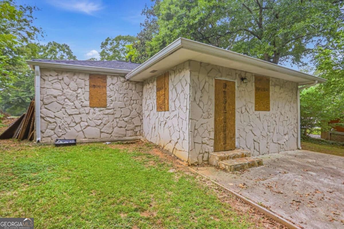3 bedroom, 1 bathroom, 1,352 sq ft single family residence for sale at 2004 Meadow Lane, Decatur, GA 30032 — photo 7