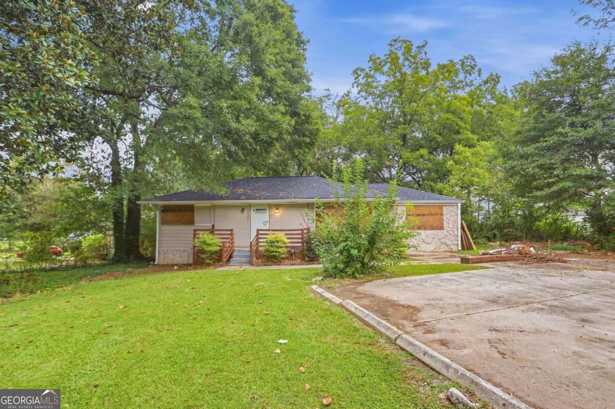 3 bedroom, 1 bathroom, 1,352 sq ft single family residence for sale at 2004 Meadow Lane, Decatur, GA 30032 — photo 1 of 11