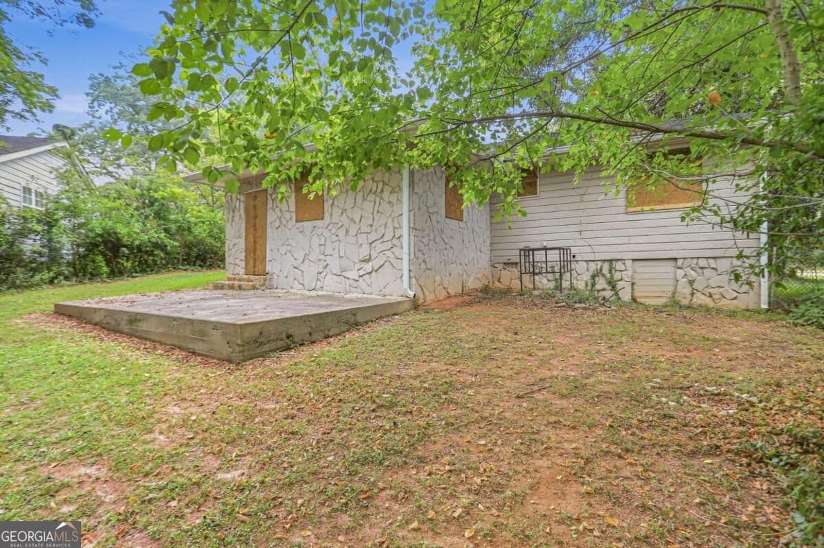 3 bedroom, 1 bathroom, 1,352 sq ft single family residence for sale at 2004 Meadow Lane, Decatur, GA 30032 — photo 9
