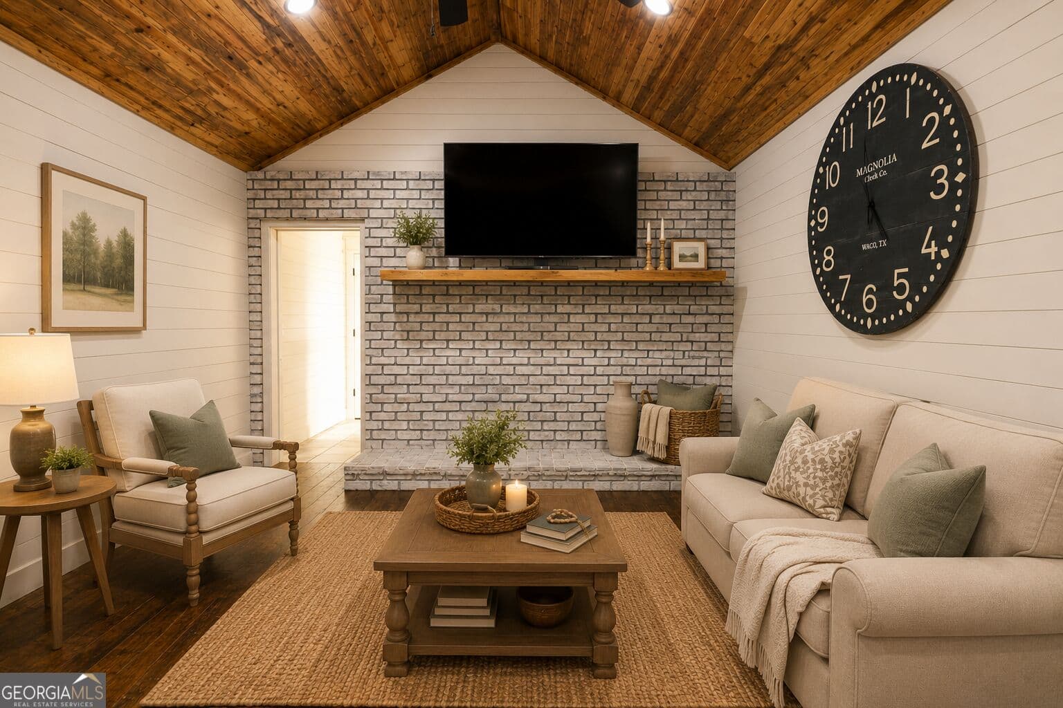 2 bedroom, 2 bathroom, 1,005 sq ft single family residence for sale at 2087 Chatsworth Highway, Ellijay, GA 30540 — photo 2
