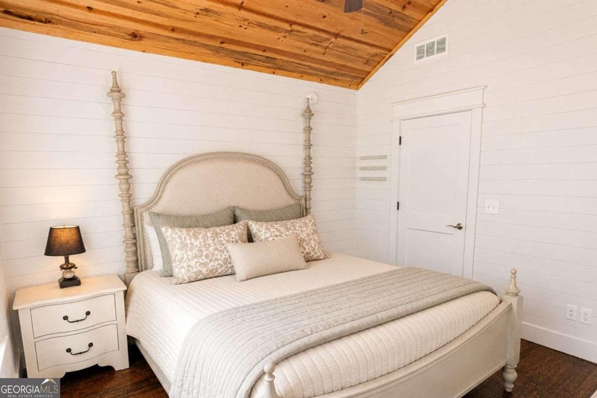 2 bedroom, 2 bathroom, 1,005 sq ft single family residence for sale at 2087 Chatsworth Highway, Ellijay, GA 30540 — photo 3