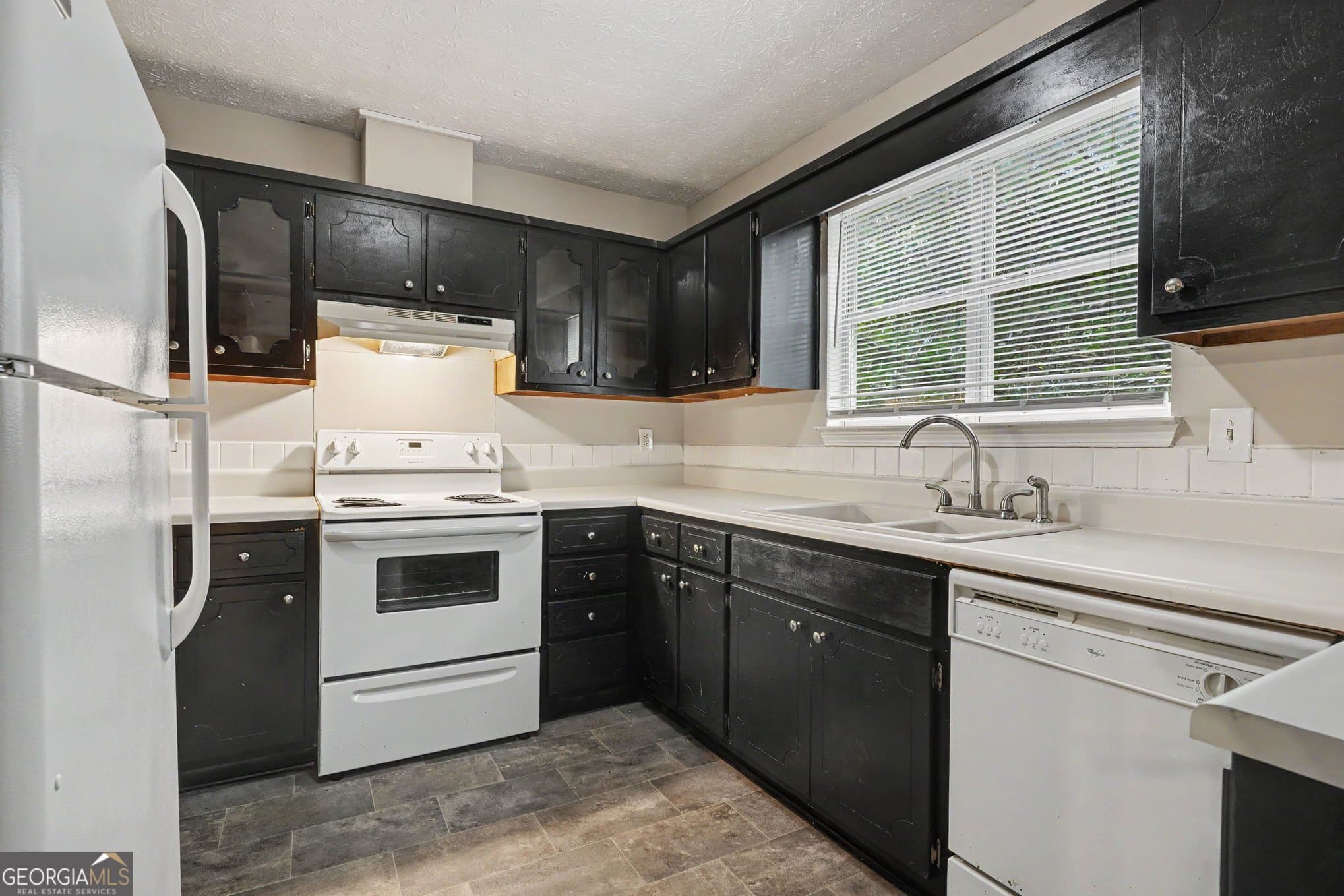 3 bedroom, 2 bathroom, 1,580 sq ft single family residence for sale at 2900 Rosecommons Drive, Hampton, GA 30228 — photo 9