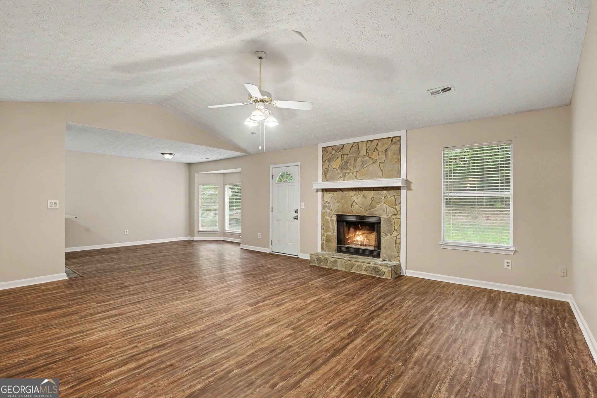 3 bedroom, 2 bathroom, 1,580 sq ft single family residence for sale at 2900 Rosecommons Drive, Hampton, GA 30228 — photo 4