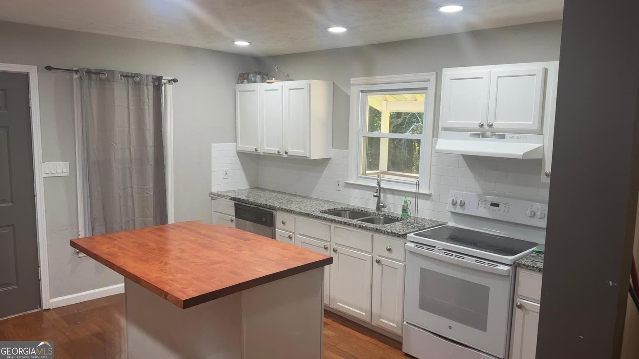 3 bedroom, 2 bathroom, 1,680 sq ft single family residence for sale at 1163 Kinney Mill Road, Mount Airy, GA 30563 — photo 3