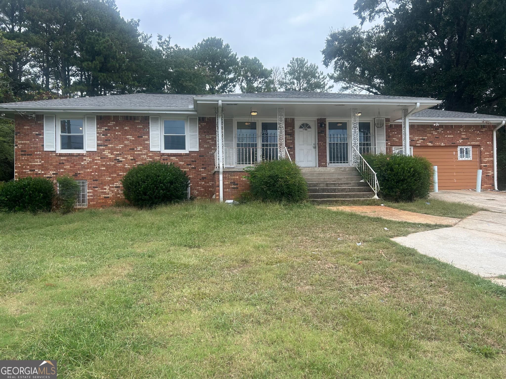 6 bedroom, 3 bathroom, 2,850 sq ft single family residence for sale at 4798 Rockbridge Road, Stone Mountain, GA 30083
