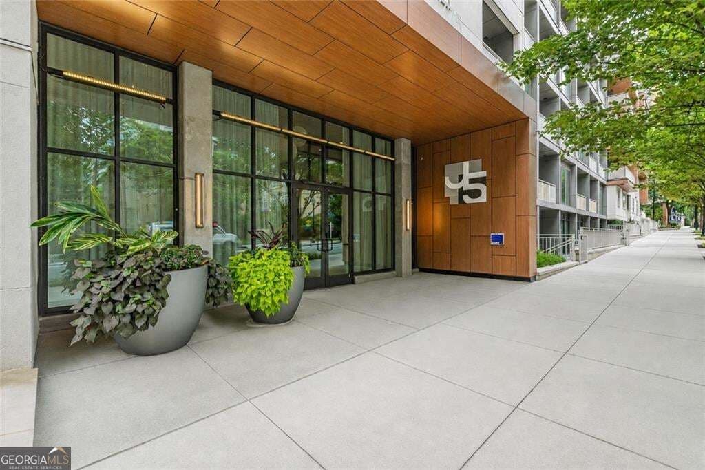 2 bedroom, 2 bathroom, 1,540 sq ft condominium for sale at 775 Juniper Street 328, Atlanta, GA 30308 — photo 1 of 95