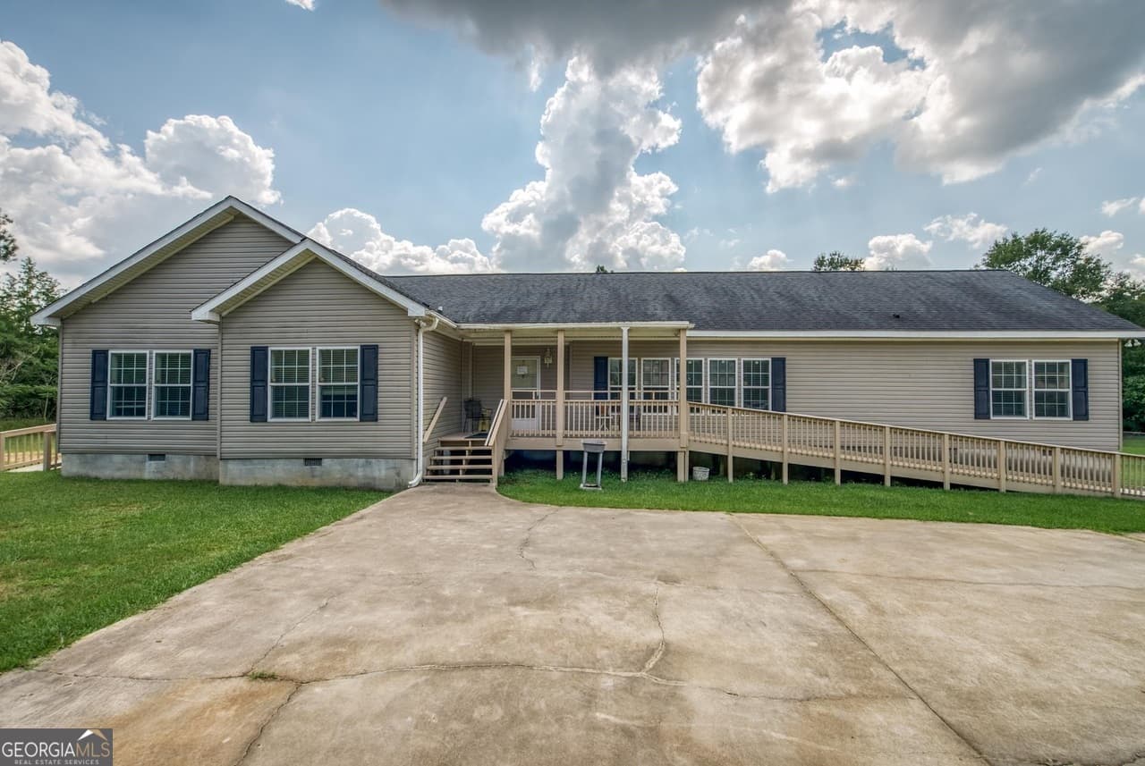 6 bedroom, 5.5 bathroom, 3,192 sq ft single family residence for sale at 135 Lata Terrace, Milledgeville, GA 31061