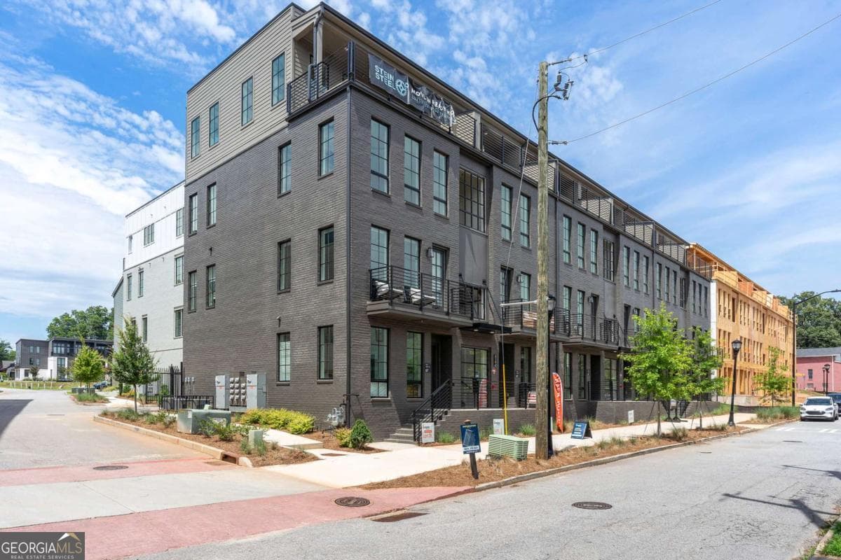 2 bedroom, 2 bathroom condominium sold at 921 Hughley Circle 69, Atlanta, GA 30316