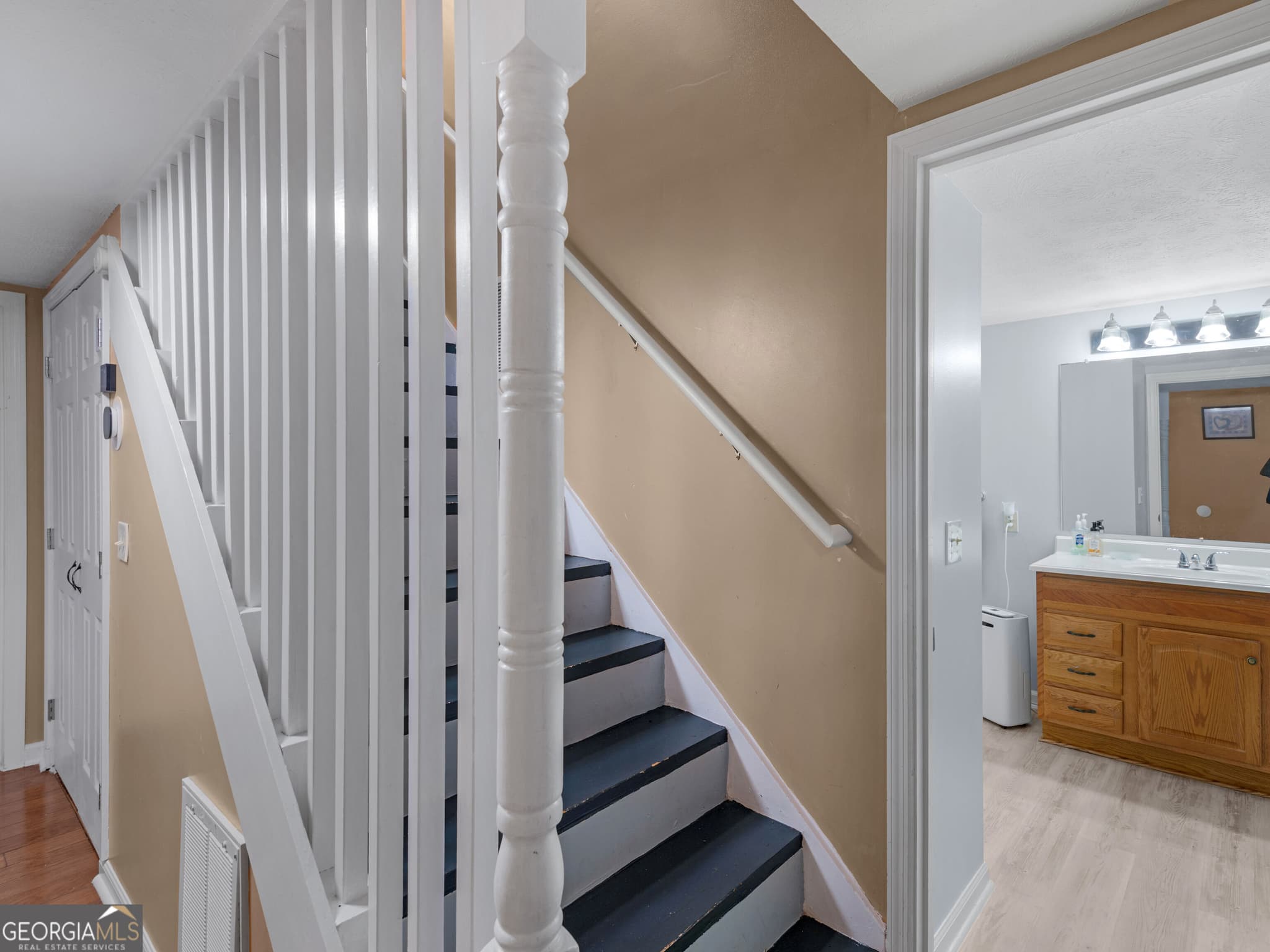 4 bedroom, 3 bathroom, 2,048 sq ft single family residence for sale at 106 Central Lake Circle, Griffin, GA 30223 — photo 4