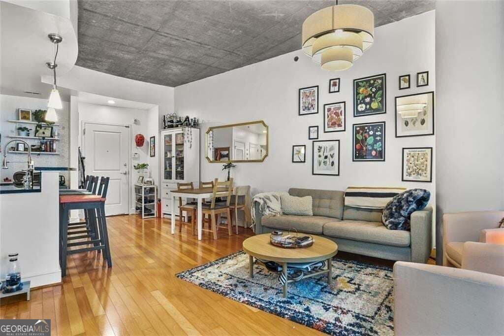 1 bedroom, 1 bathroom, 866 sq ft condominium for sale at 44 Peachtree Place 1225, Atlanta, GA 30309 — photo 7