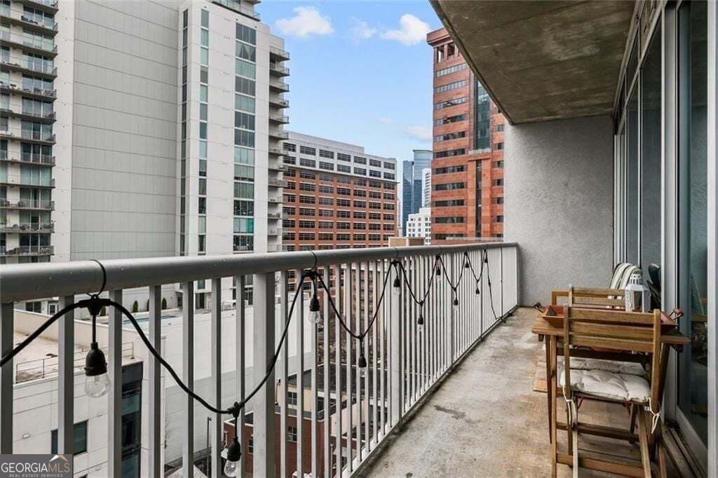 1 bedroom, 1 bathroom, 866 sq ft condominium for sale at 44 Peachtree Place 1225, Atlanta, GA 30309 — photo 3
