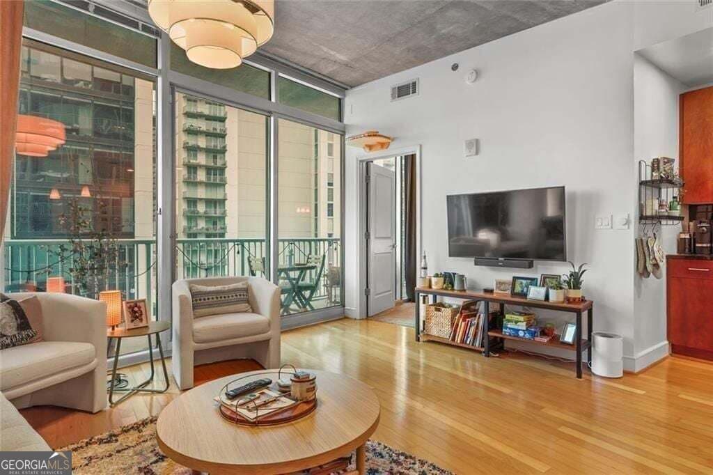 1 bedroom, 1 bathroom, 866 sq ft condominium for sale at 44 Peachtree Place 1225, Atlanta, GA 30309 — photo 5