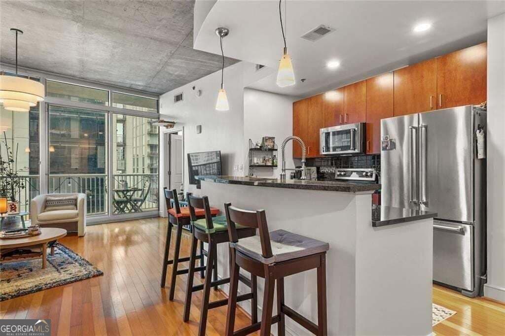 1 bedroom, 1 bathroom, 866 sq ft condominium for sale at 44 Peachtree Place 1225, Atlanta, GA 30309 — photo 4