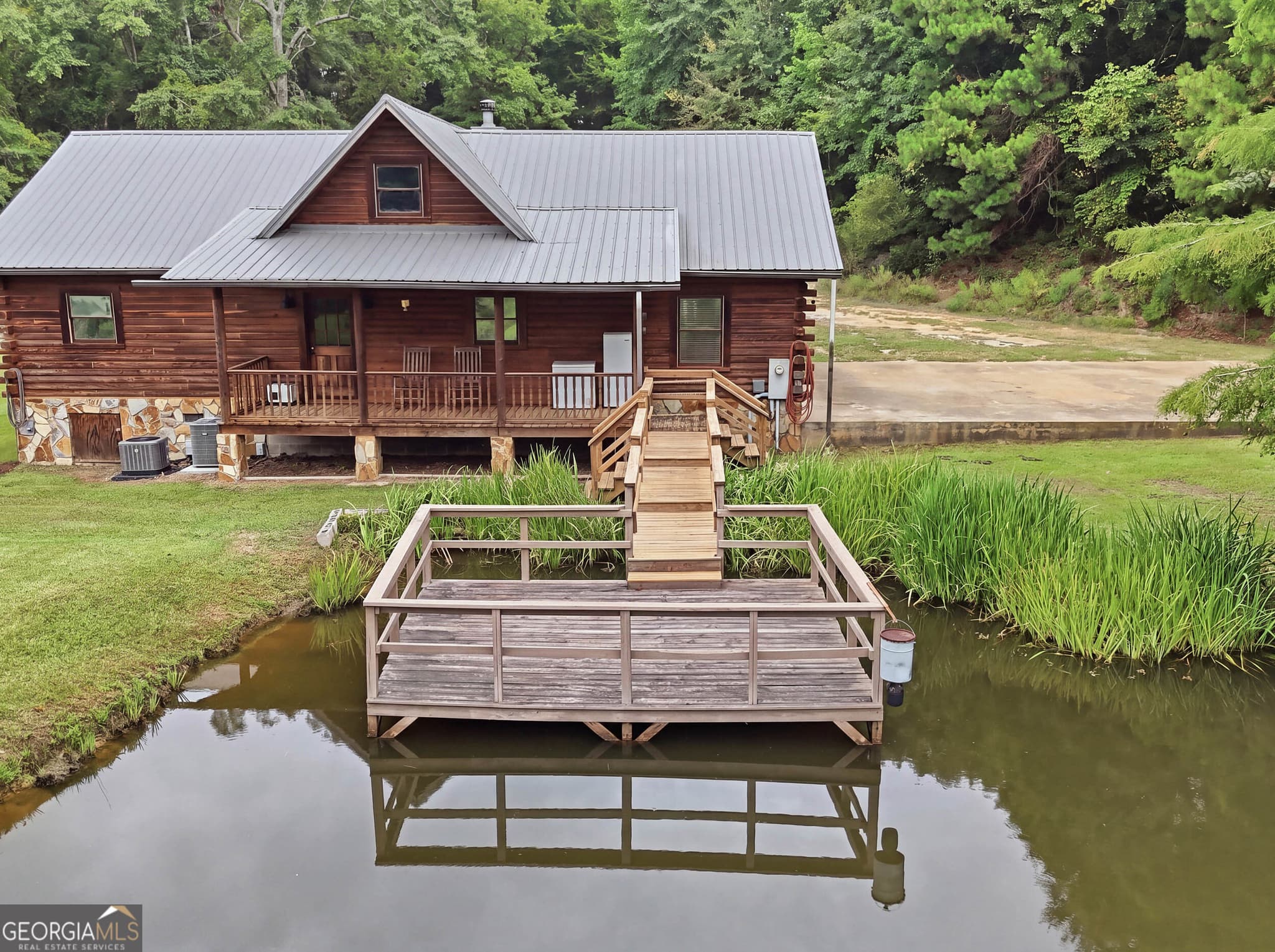 3 bedroom, 2 bathroom, 1,835 sq ft cabin,single family residence under contract at 2342 Davis Brothers Road, Richland, GA 31825 — photo 4