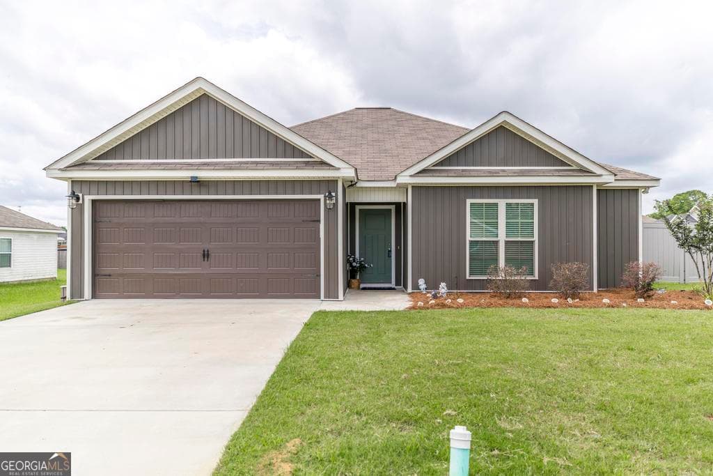 3 bedroom, 2 bathroom, 1,368 sq ft single family residence for sale at 10 Cole Drive, Hawkinsville, GA 31036 — photo 2