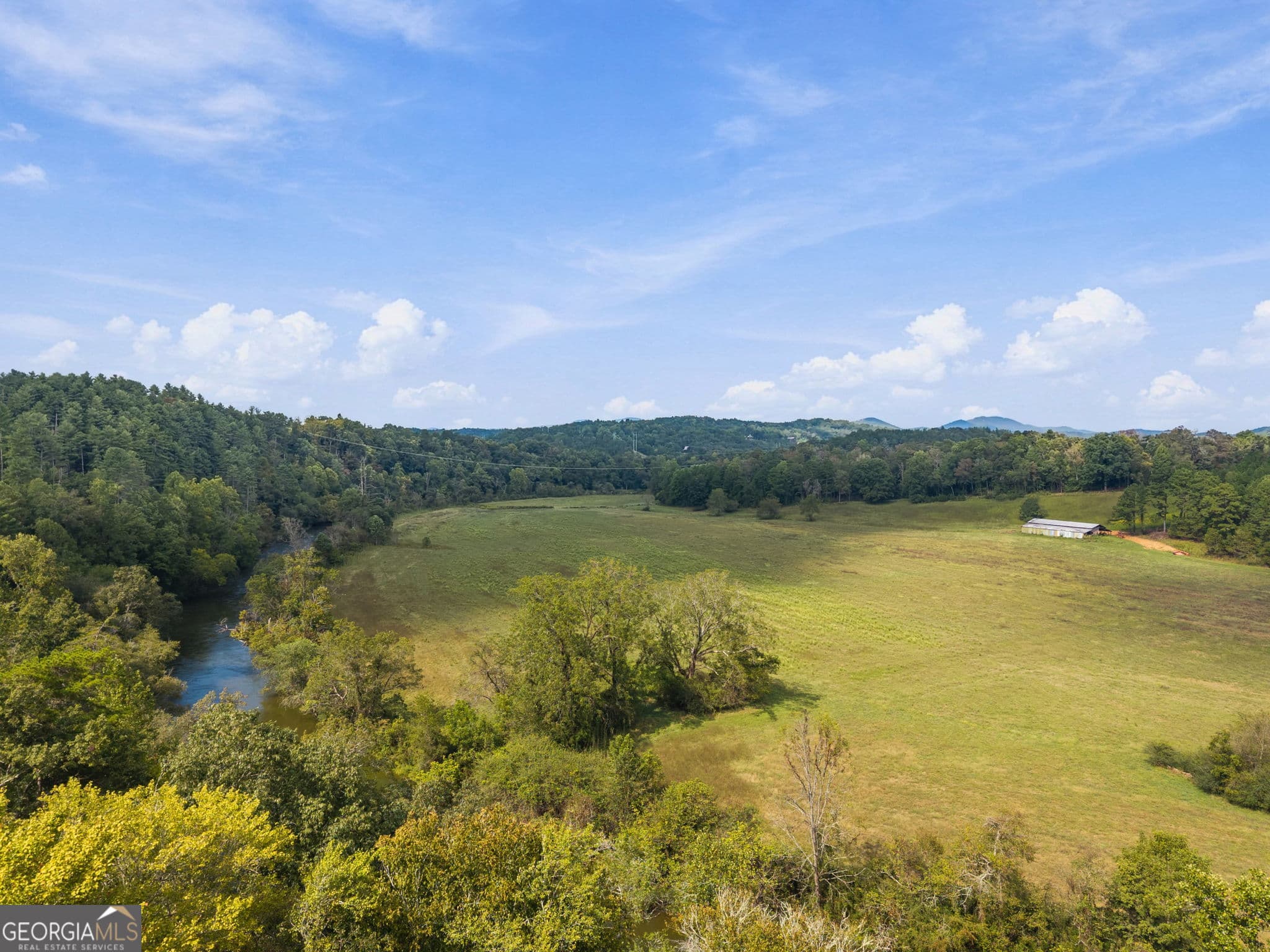 3 bedroom, 2.5 bathroom, 1,296 sq ft cabin,single family residence for sale at 517 Ridge Road, Blue Ridge, GA 30513 — photo 2