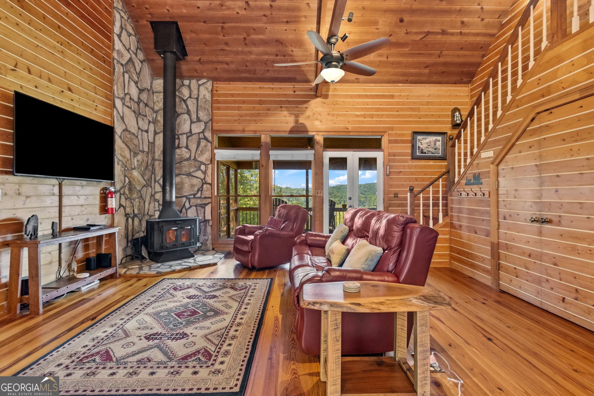 3 bedroom, 2.5 bathroom, 1,296 sq ft cabin,single family residence for sale at 517 Ridge Road, Blue Ridge, GA 30513 — photo 7