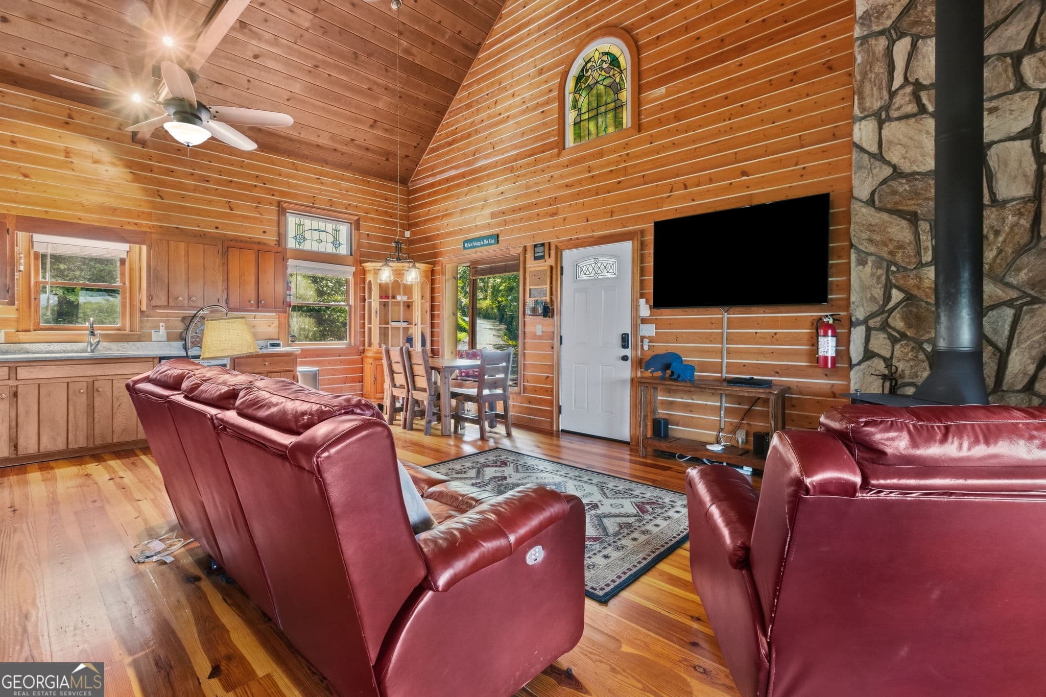 3 bedroom, 2.5 bathroom, 1,296 sq ft cabin,single family residence for sale at 517 Ridge Road, Blue Ridge, GA 30513 — photo 9