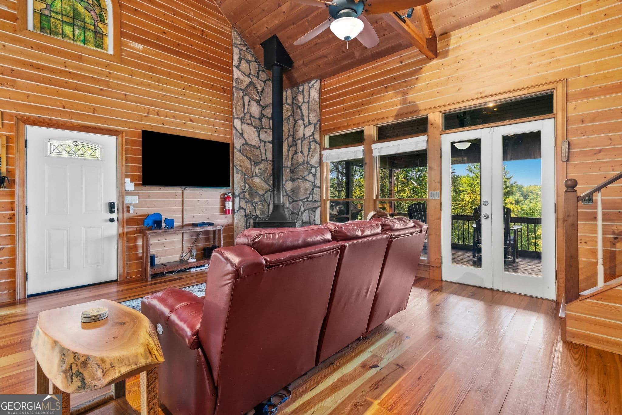 3 bedroom, 2.5 bathroom, 1,296 sq ft cabin,single family residence for sale at 517 Ridge Road, Blue Ridge, GA 30513 — photo 8