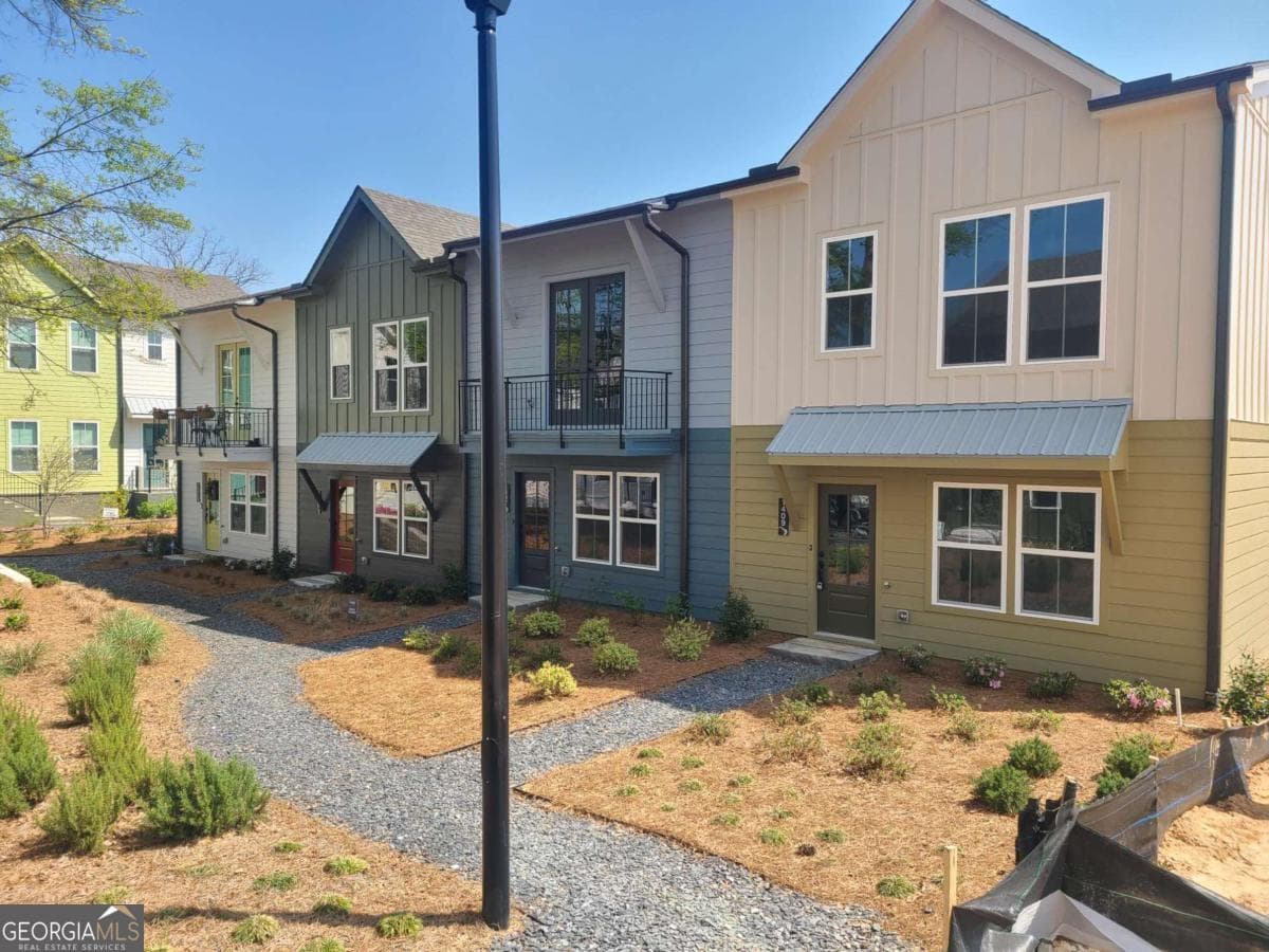2 bedroom, 2 bathroom, 886 sq ft townhouse sold at 1405 Cozy Circle 330, Atlanta, GA 30315