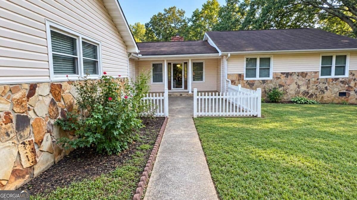 4 bedroom, 3 bathroom, 2,586 sq ft single family residence for sale at 330 Southmoor Circle, Stockbridge, GA 30281 — photo 1 of 1