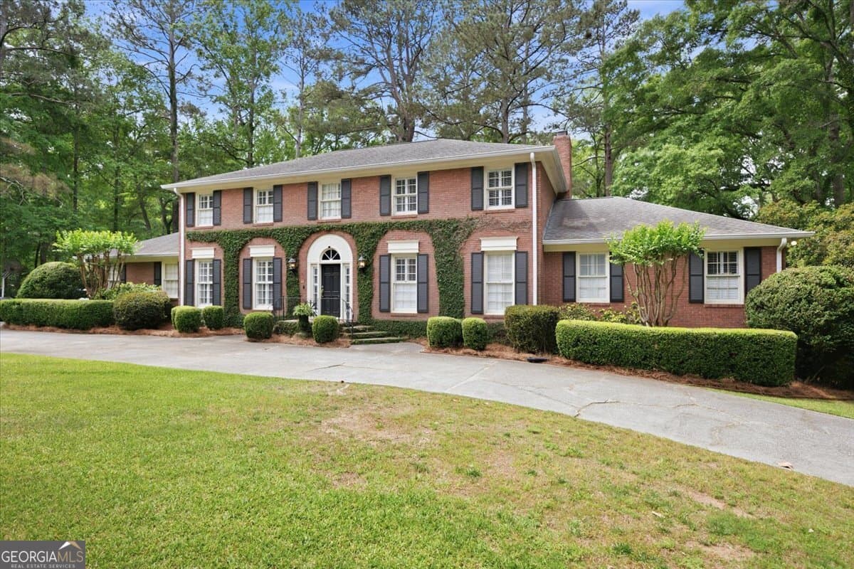 5 bedroom, 4 bathroom, 4,808 sq ft single family residence for sale at 5044 Wellington Drive, Macon, GA 31210 — photo 3