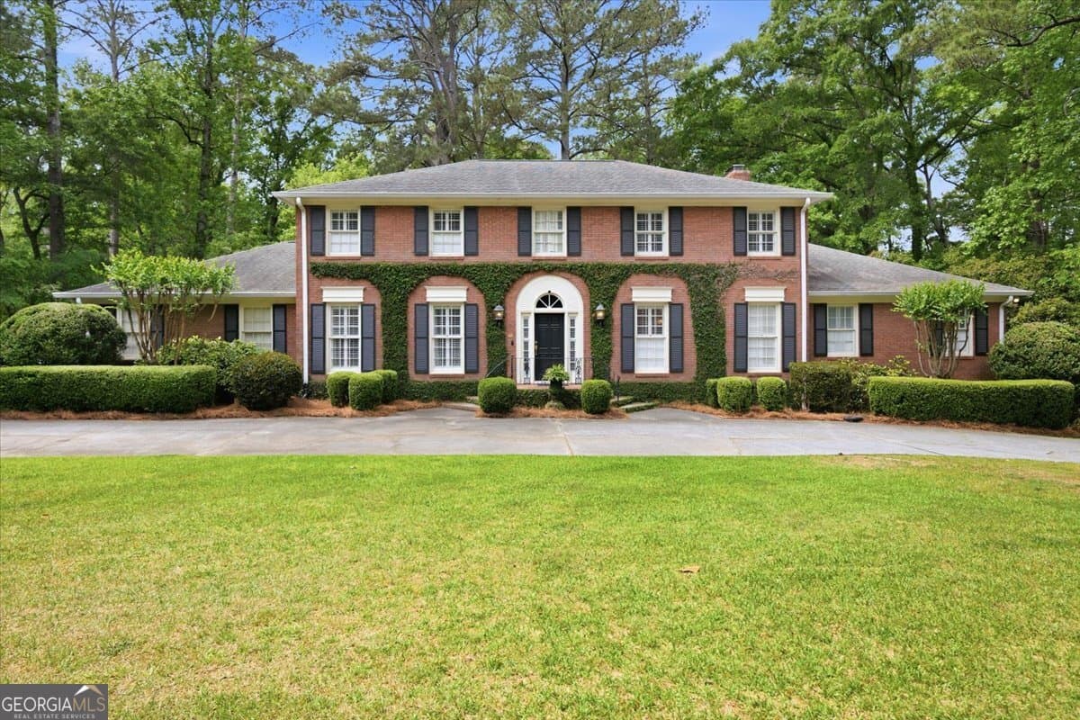 5 bedroom, 4 bathroom, 4,808 sq ft single family residence for sale at 5044 Wellington Drive, Macon, GA 31210