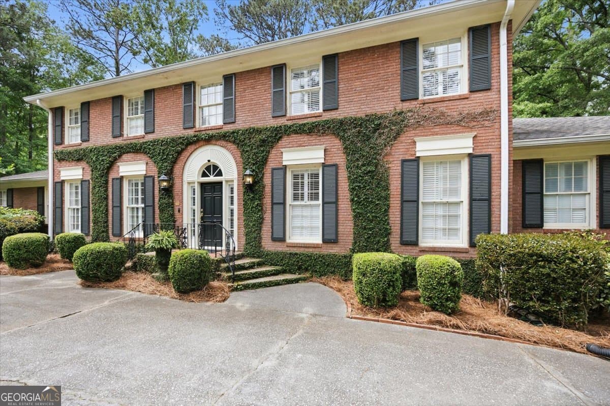 5 bedroom, 4 bathroom, 4,808 sq ft single family residence for sale at 5044 Wellington Drive, Macon, GA 31210 — photo 4
