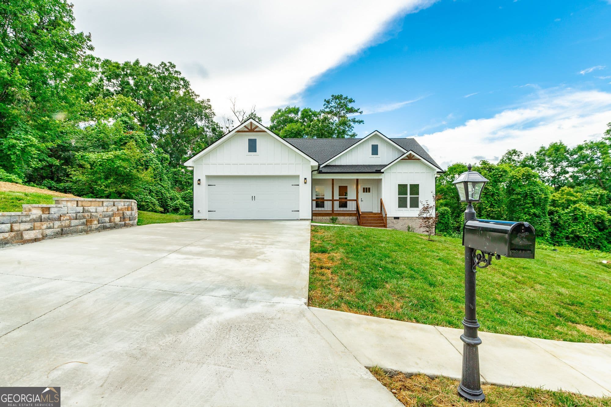 3 bedroom, 2 bathroom, 1,416 sq ft single family residence under contract at 18 Battle Bluff Drive, Rossville, GA 30741 — photo 2