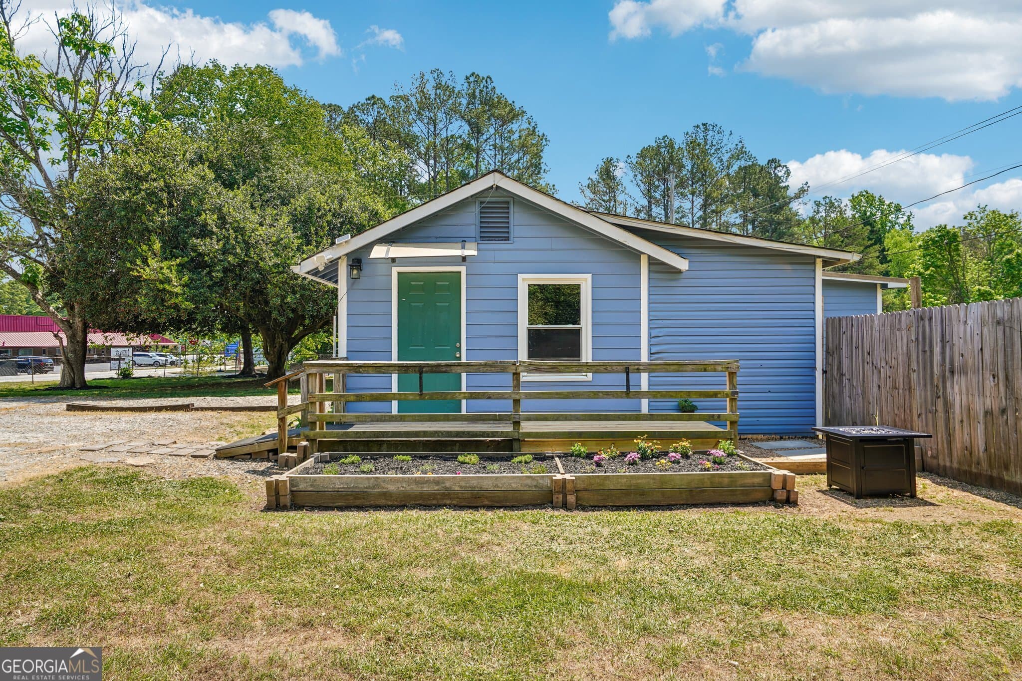 3 bedroom, 2 bathroom, 1,712 sq ft single family residence for sale at 1042 Main Street, Whitesburg, GA 30185 — photo 2