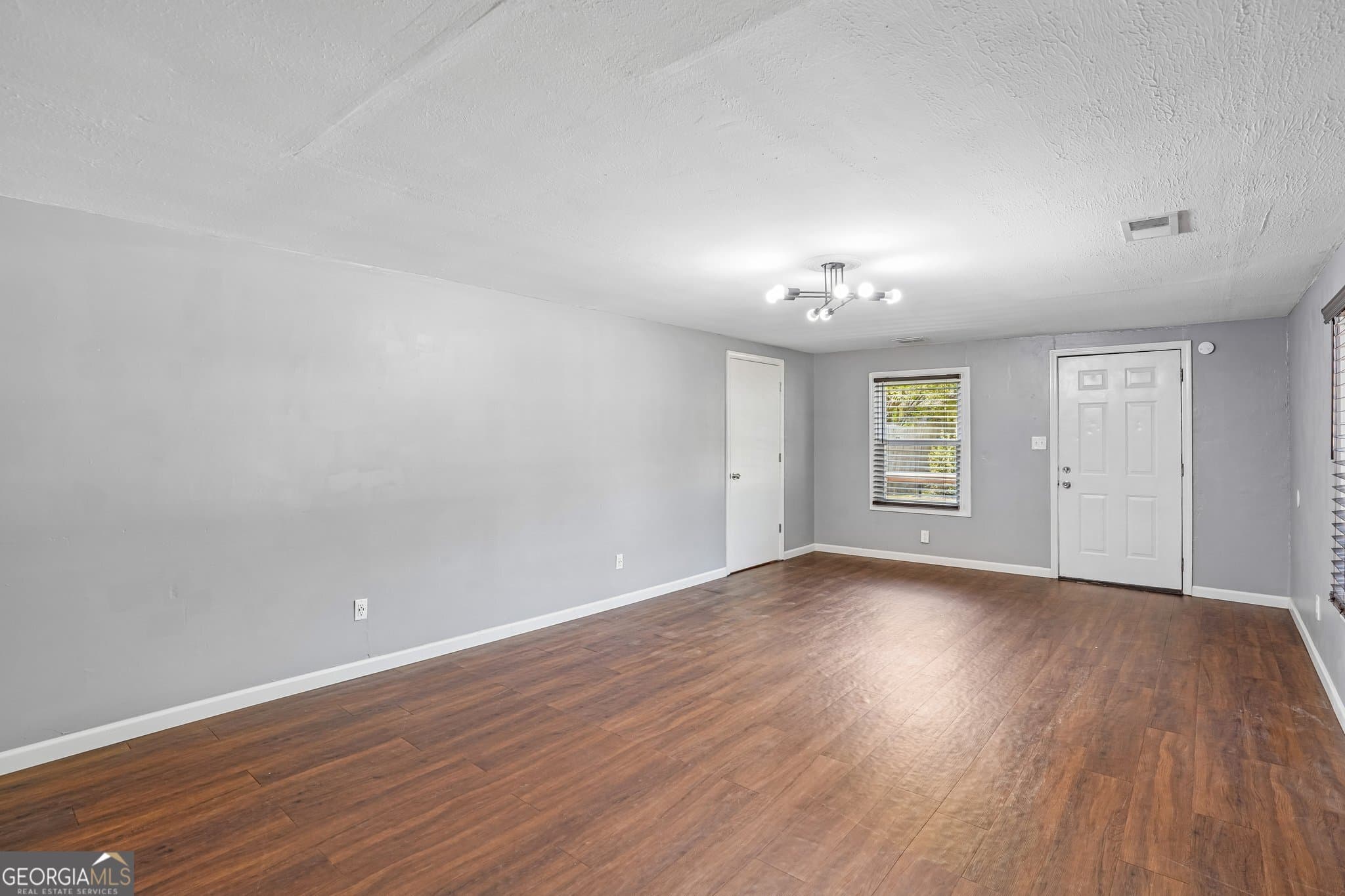 3 bedroom, 2 bathroom, 1,712 sq ft single family residence for sale at 1042 Main Street, Whitesburg, GA 30185 — photo 6