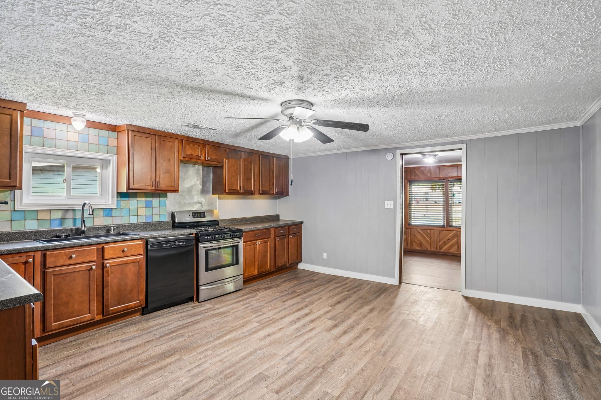 3 bedroom, 2 bathroom, 1,712 sq ft single family residence for sale at 1042 Main Street, Whitesburg, GA 30185 — photo 9